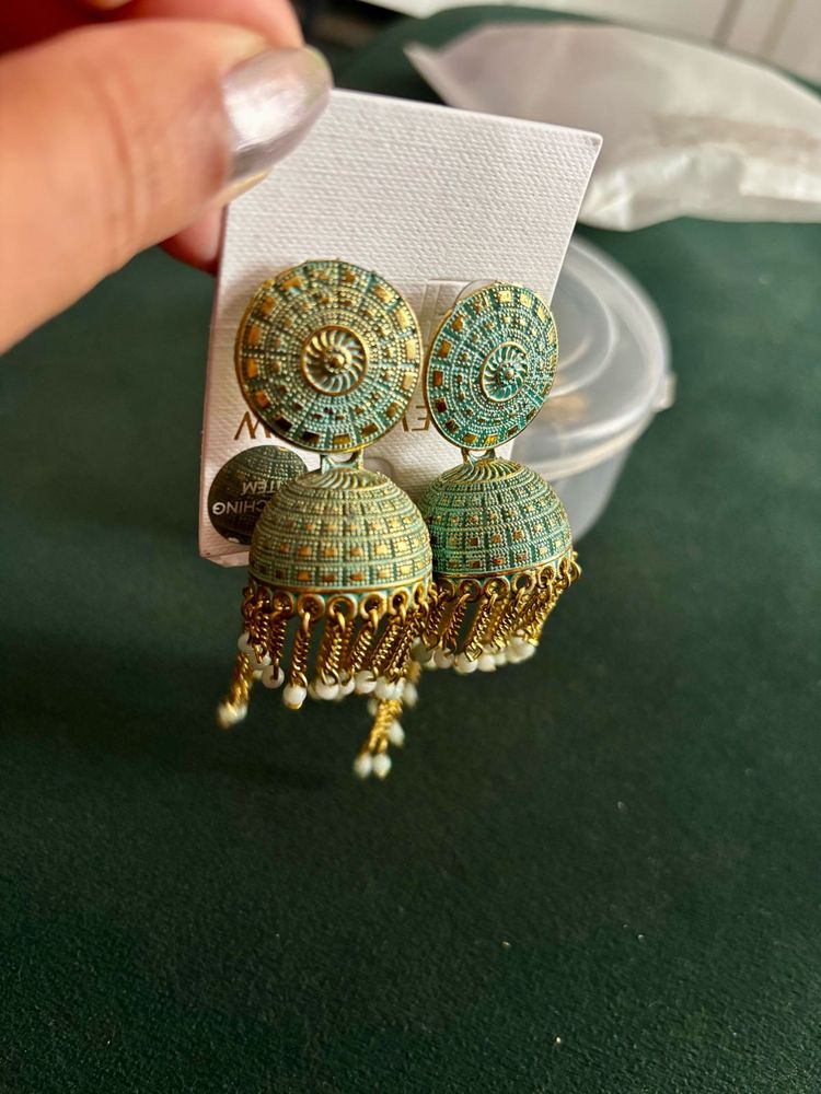 Set of 2 - Vintage Style Teal &amp; White Jhumka Earri