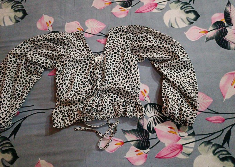 Chic Dalmatian Print Puff Sleeve Top