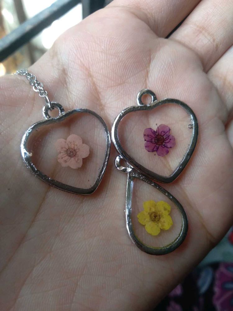 Flower Resin Pendants Set