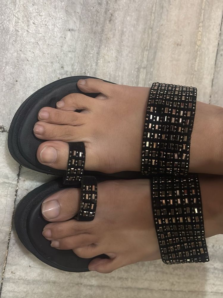 Sparkly Black Toe-Ring Sandals