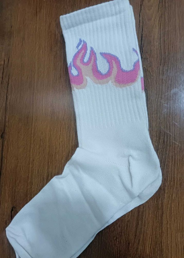 TRAZO White Crew Socks with pink-purple Flame