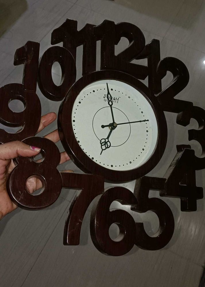 wall watch'
