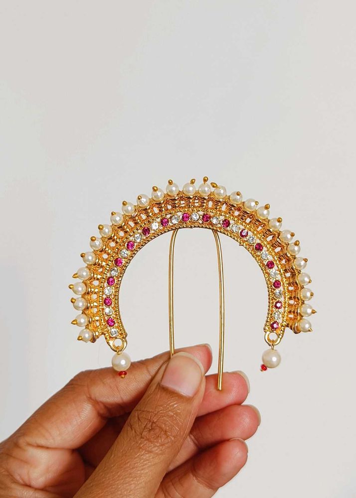 Exquisite Kundan &amp; Pearl Hair Accessory