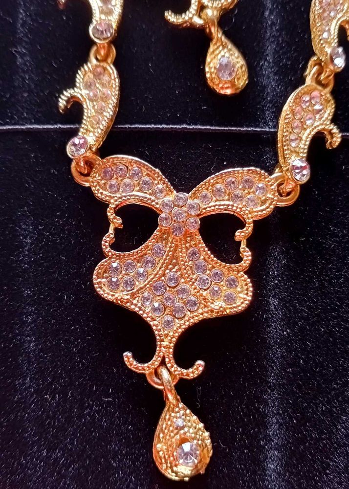 Sparkling Gold-Tone Jewellery Set