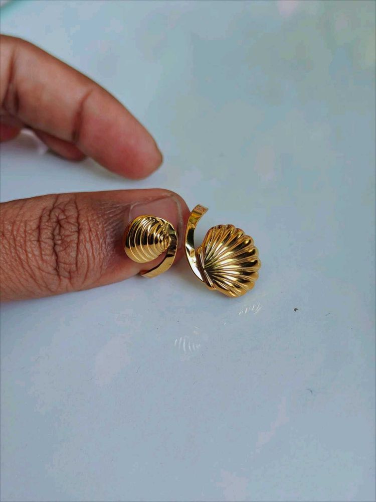 Golden Shell ring