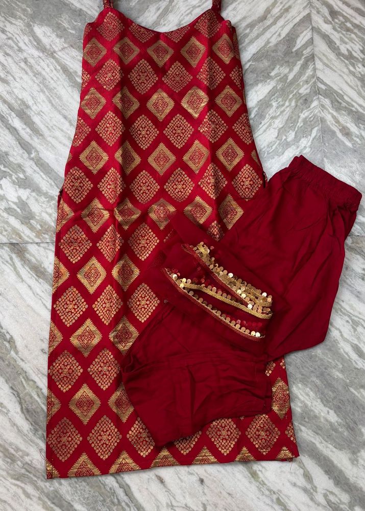 Elegant Red &amp; Gold Kurta Set