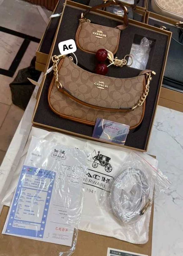 Coach Signature Shoulder Bag Set