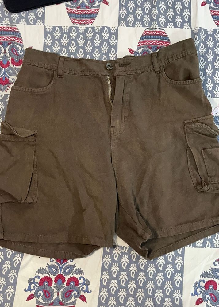 olive green/brownish Cargo Shorts
