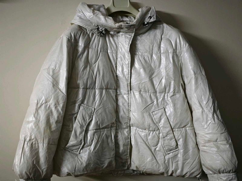 White Padded Hooded Jacket SIZE L