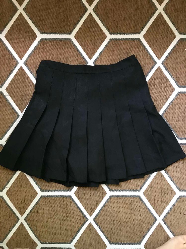 Classic Black Pleated Mini Skirt