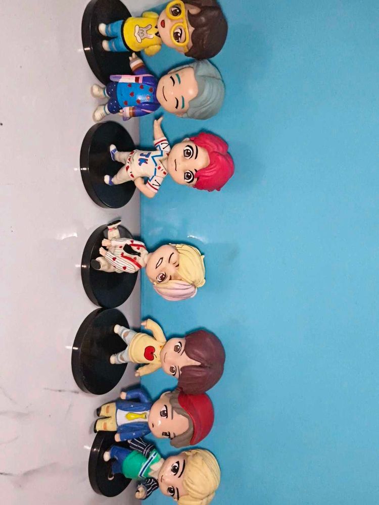 little mini bangtan figurines