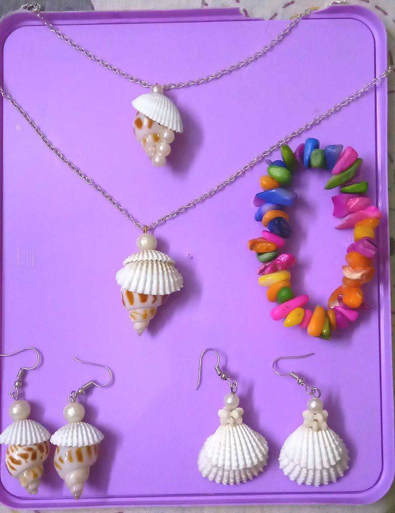 Beachy Vibes 🌊🌸✨️Seashell Necklace &amp; Earring Set