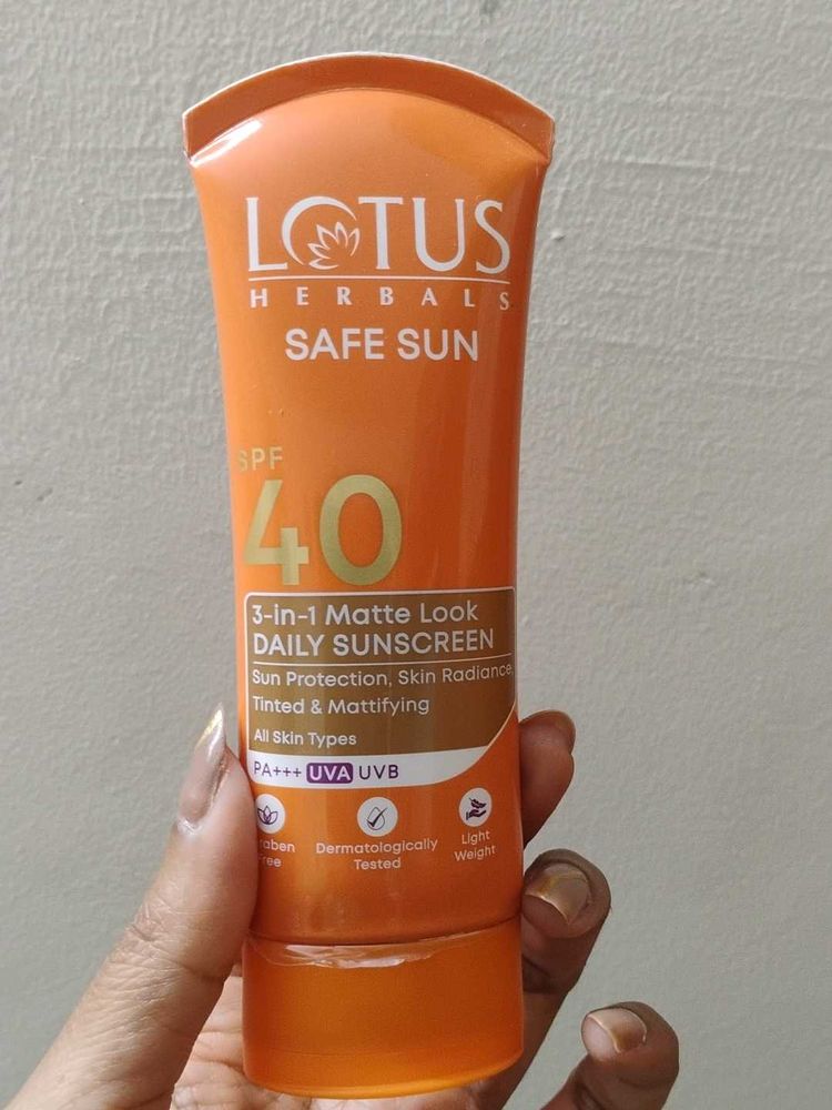 Lotus Herbals Safe Sun SPF 40 Sunscreen