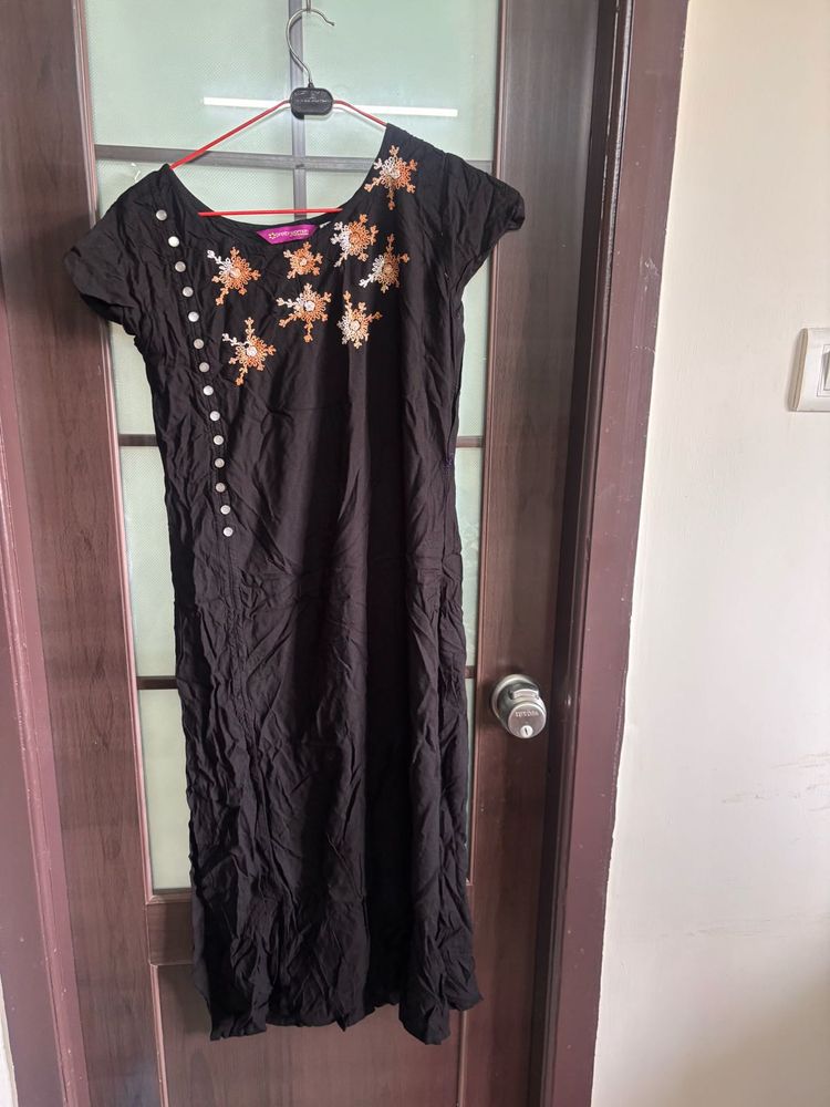 Black Embroidered Kurta