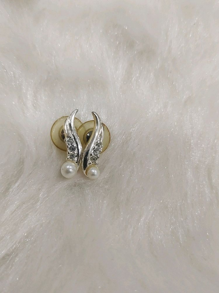 Pearl Studs
