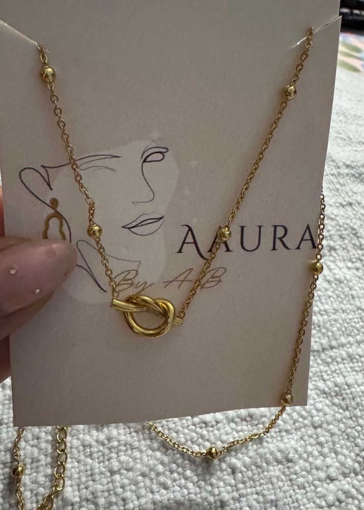 Elegant Gold Knot Necklace