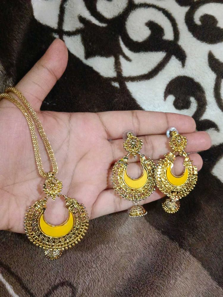 Elegant Yellow &amp; Gold Jewellery Set