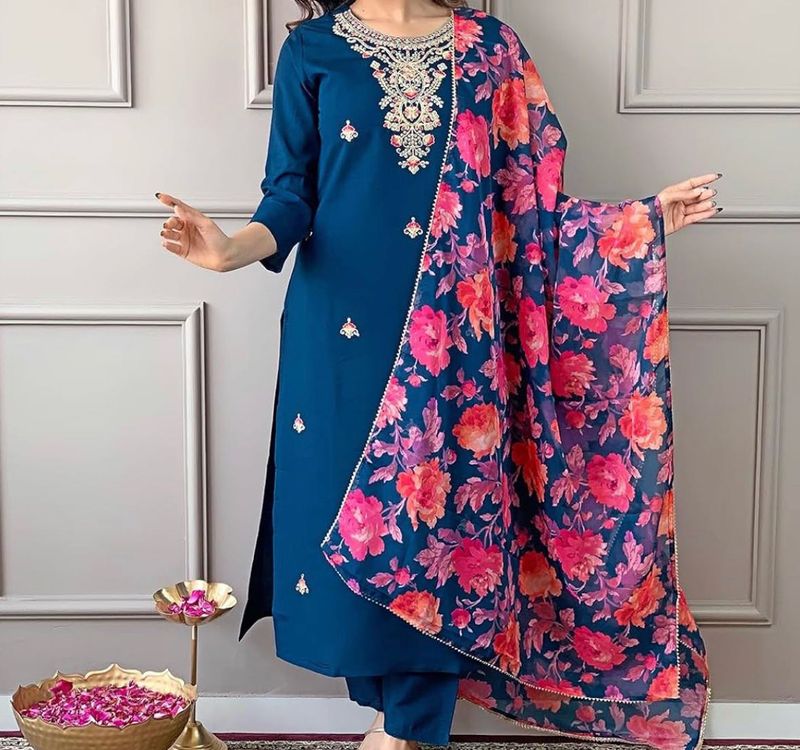 Elegant Blue Floral Kurta Set