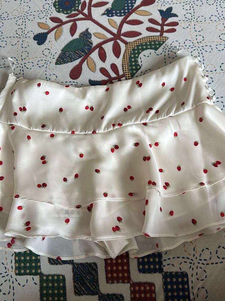 ZARA Cute Strawberry Print Mini Skirt