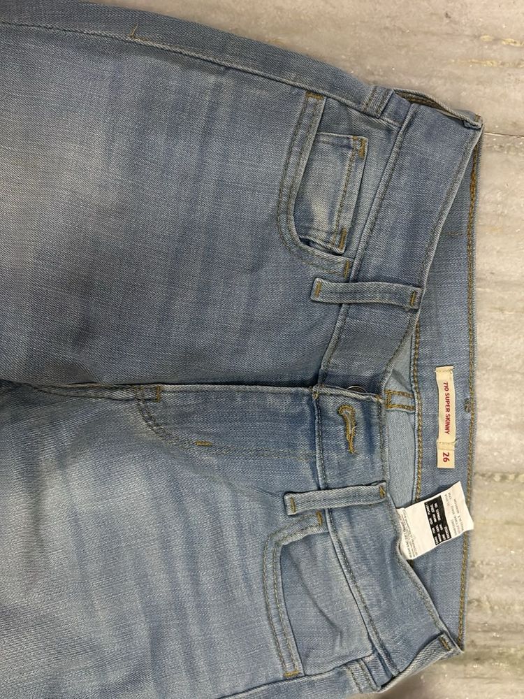 Levi's 710 Super Skinny Jeans