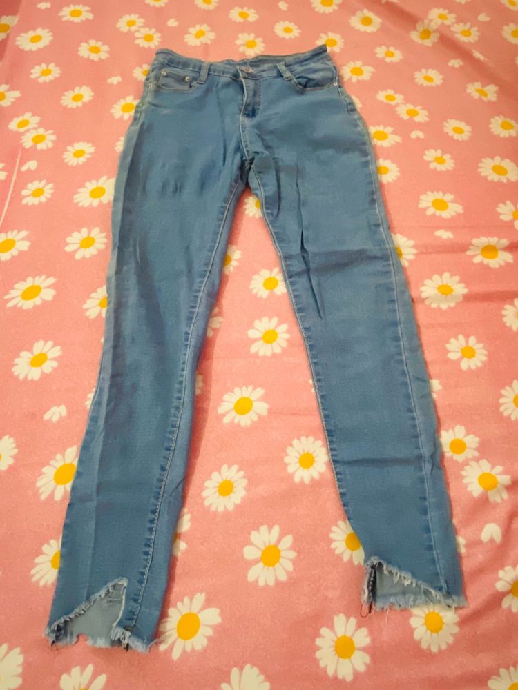 Light Wash Frayed Hem Jeans