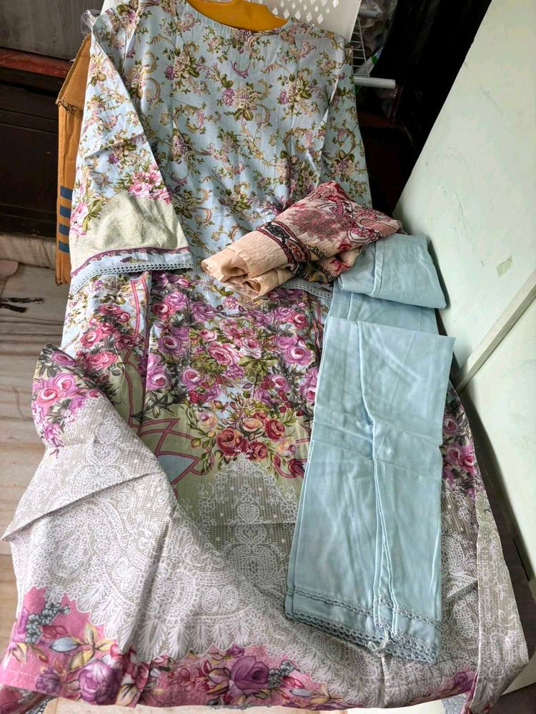 Beautiful Floral Print Kurta Set