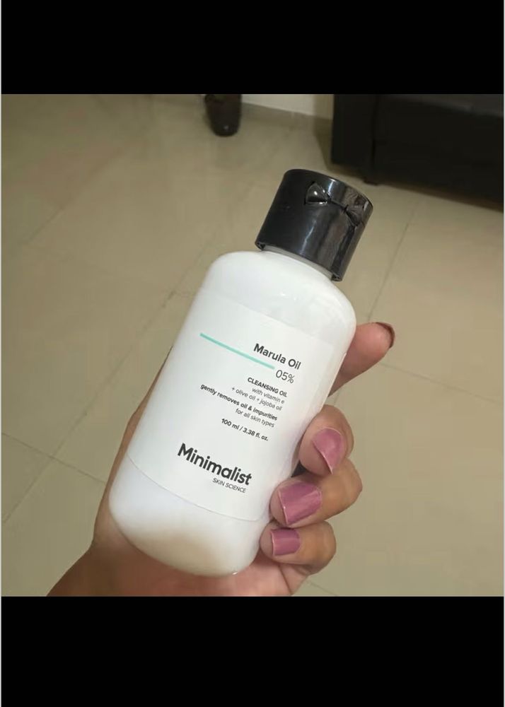 Minimalist marula cleansing oil
