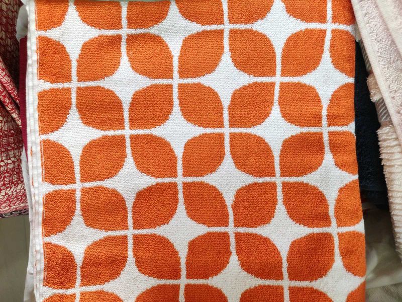 Retro Orange &amp; White Patterned Towel