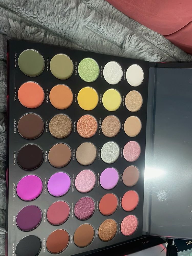 Vibrant Eyeshadow Palette