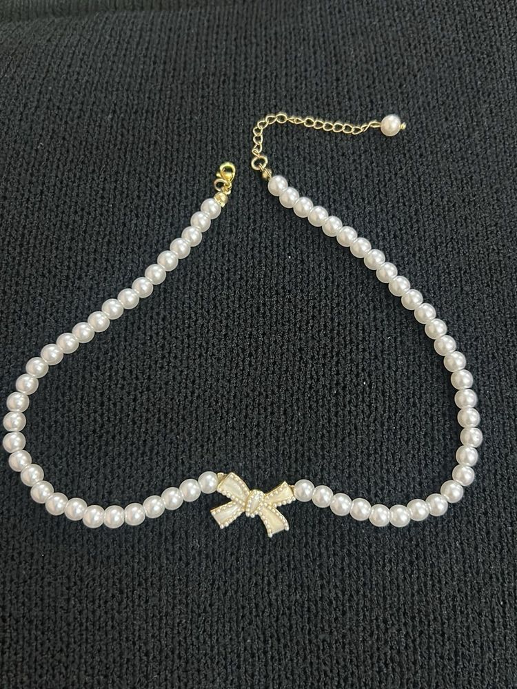 Elegant Pearl Choker Necklace with Bow