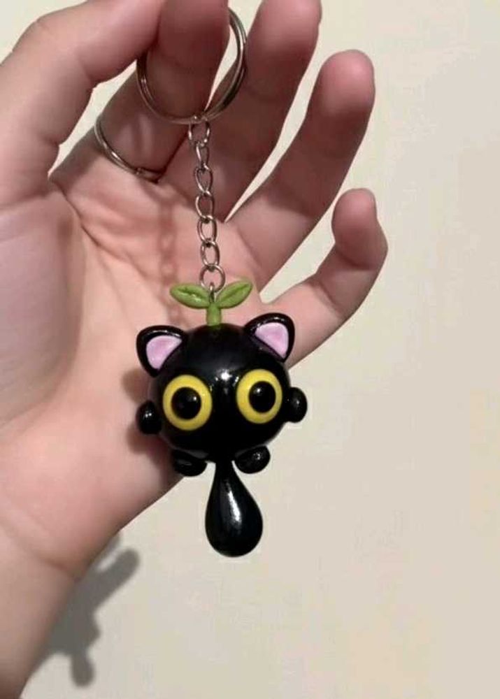 Black Sprout Cat Keychain 🖤🌱