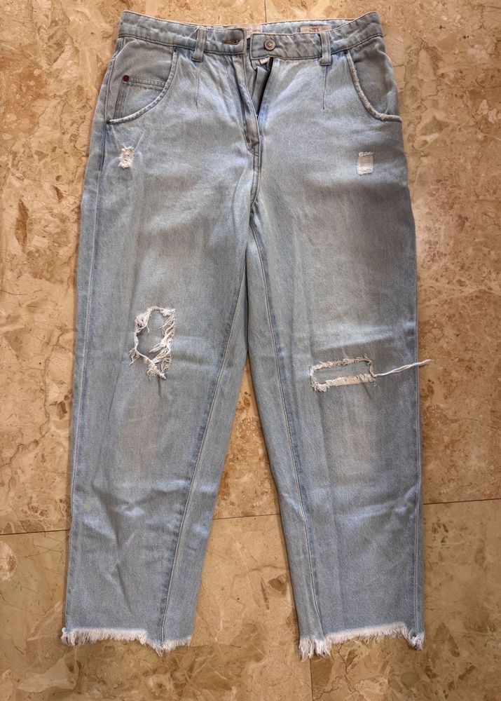 Light Wash Ripped Cropped Jeans