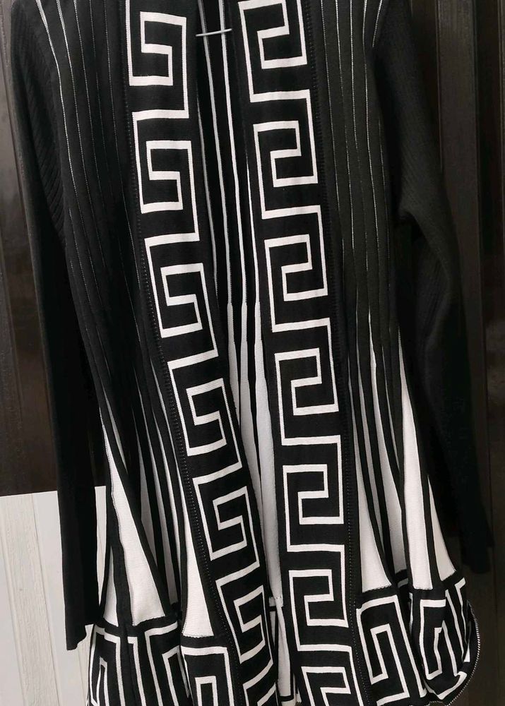 Chic Black &amp; White Geometric Cardigan