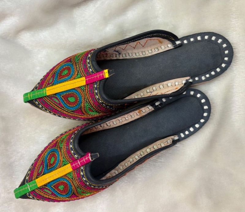 Embroidered Punjabi Jutti Flats