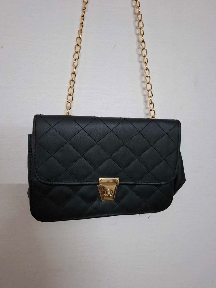 Chic Quilted Black Crossbody Bag with Gold Chain