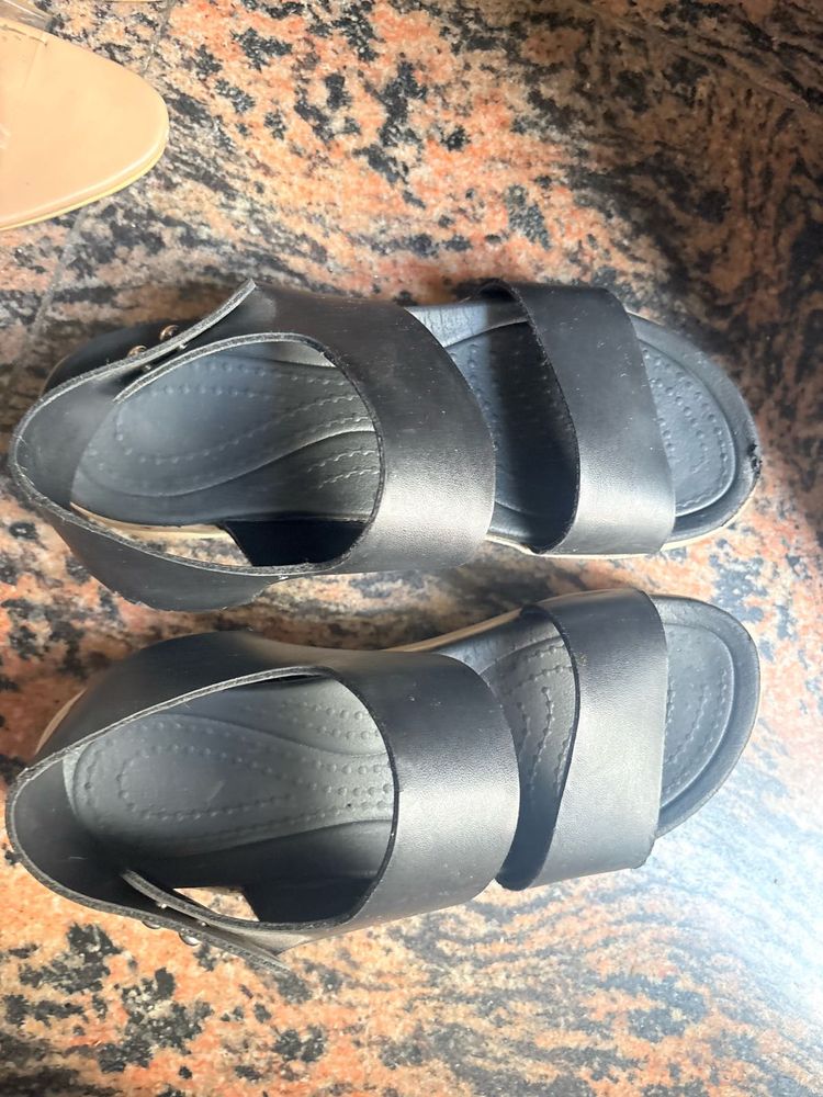 Comfortable Black Strap Sandals
