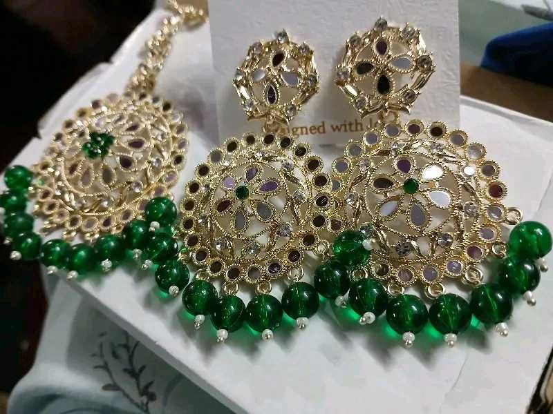 Exquisite Emerald &amp; Gold Kundan Jewelry Set