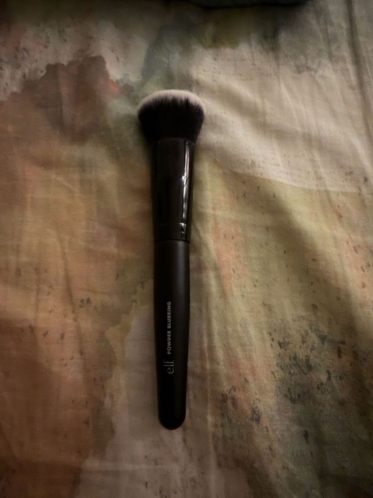 ELF Powder Blurring Brush