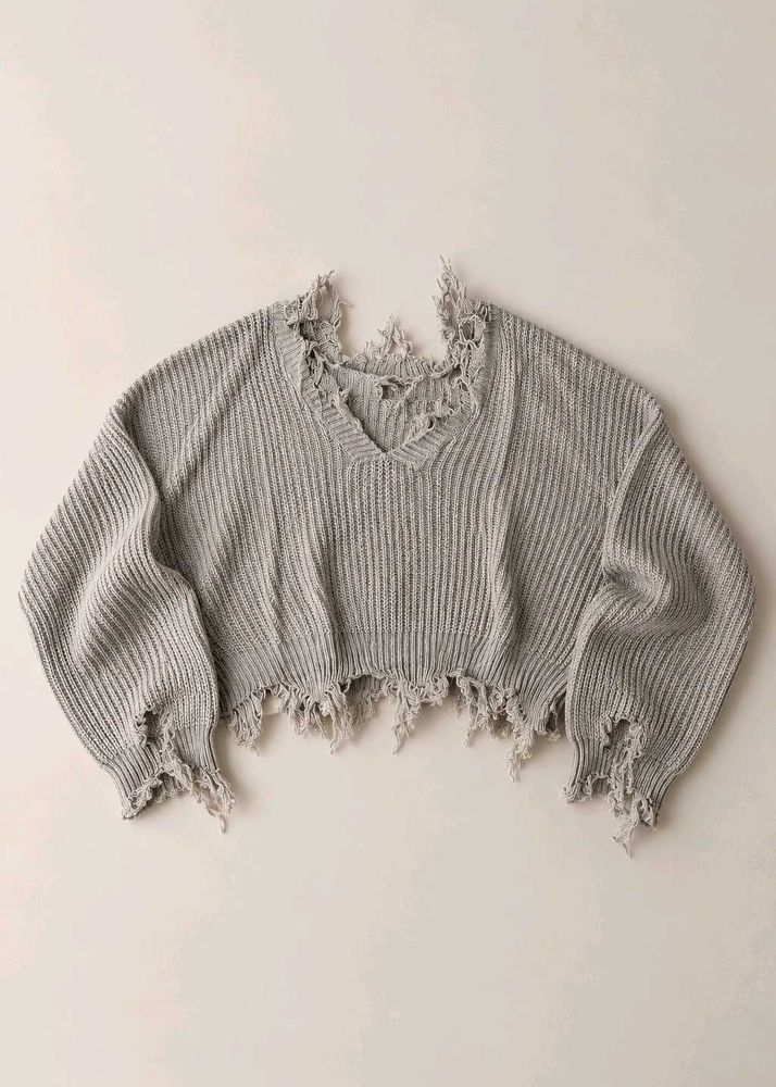 DISTRESSED GREY RIBBED V-NECK CROPPED SWEATER