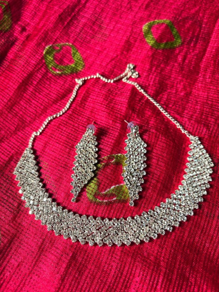 Stunning Crystal Necklace &amp; Earrings Set
