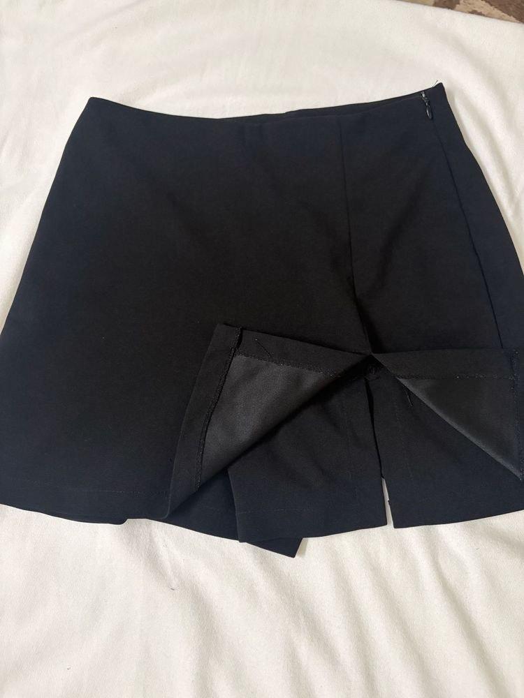 Chic Black Skirt - Versatile &amp; Stylish