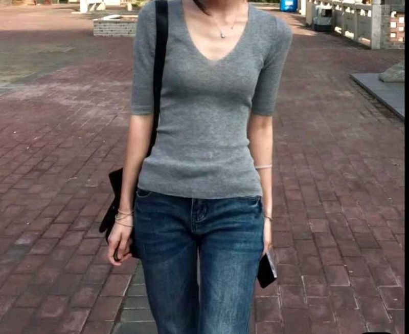 Dark Gray V-Neck T-Shirt 🩶🩶