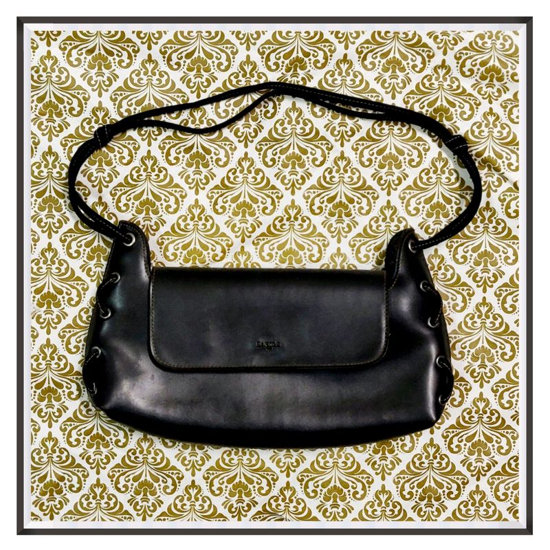 No Chip PU Leather Black Baguette