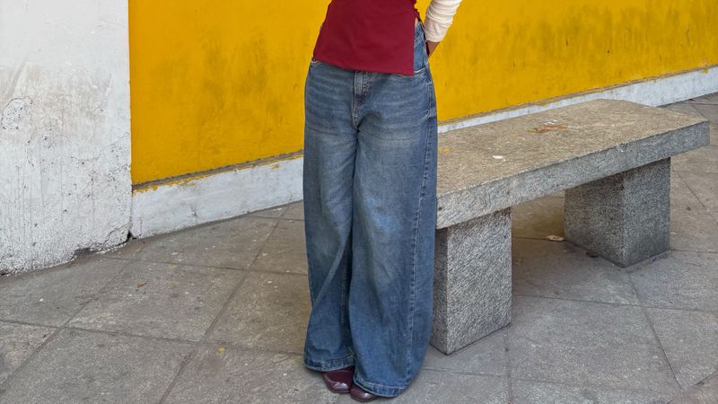 Stylish Wide-Leg Dark Wash Jeans