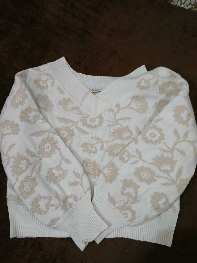 Floral Print v nrck or offshoulder pullover