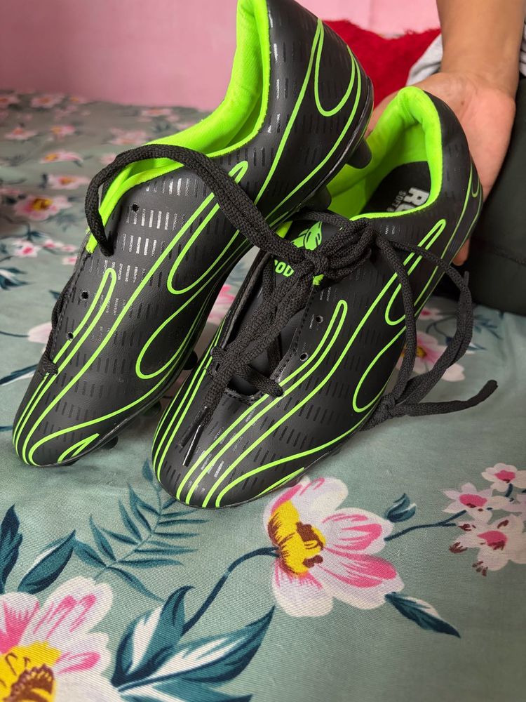 sports football shoes