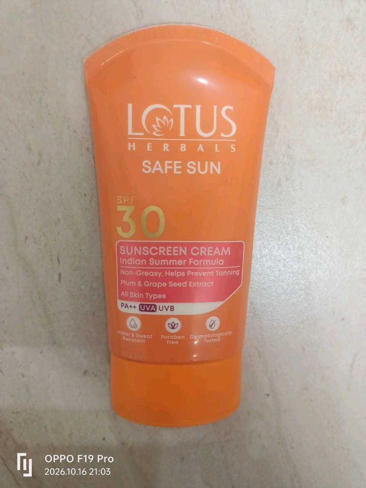 Lotus Herbals Safe Sun SPF 30