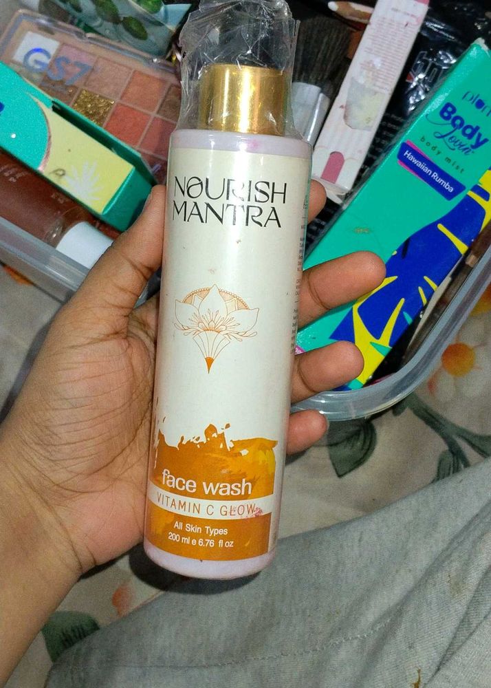 Nourish Mantra Vitamin C Face Wash