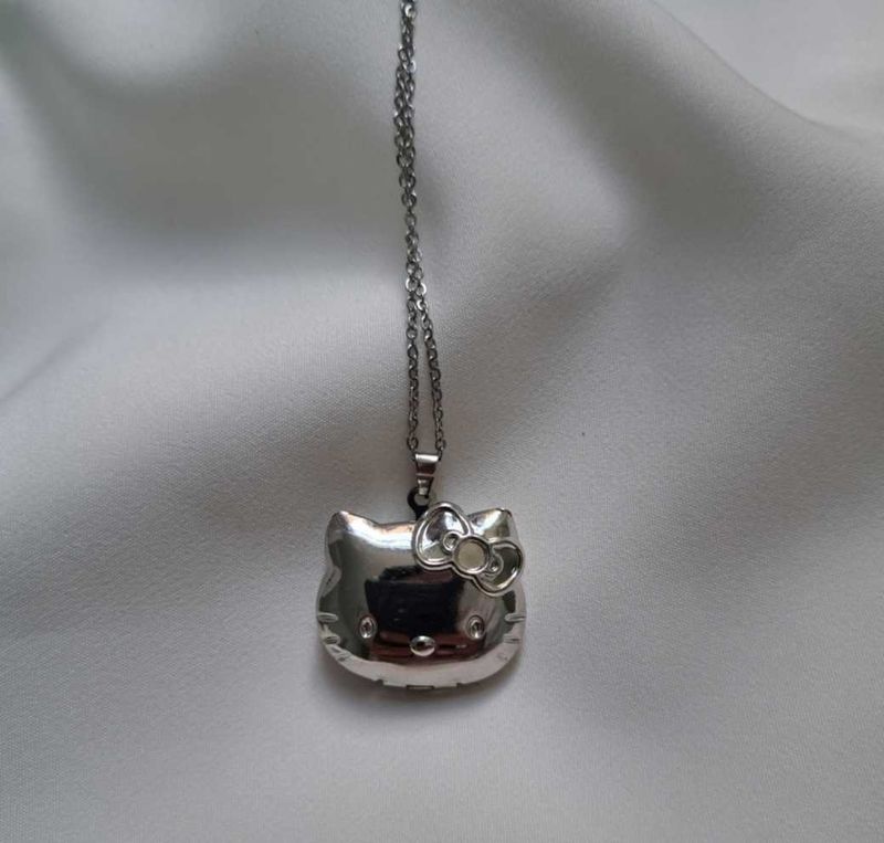 hello kitty photo locket
