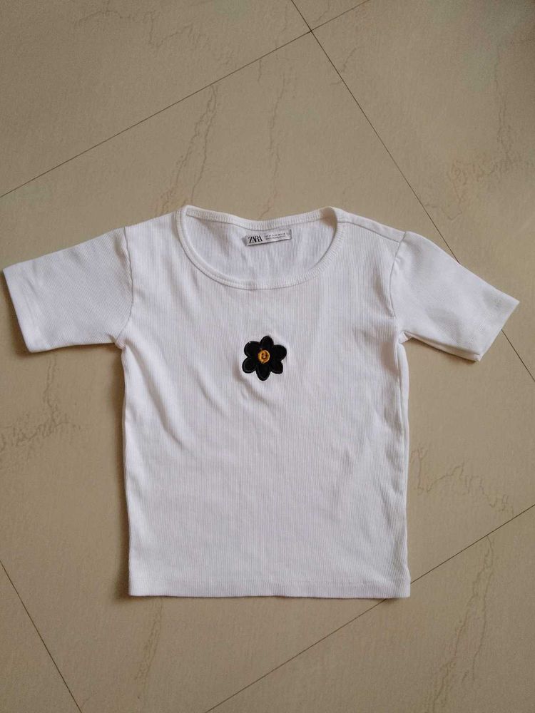 Cute Floral Applique T-Shirt